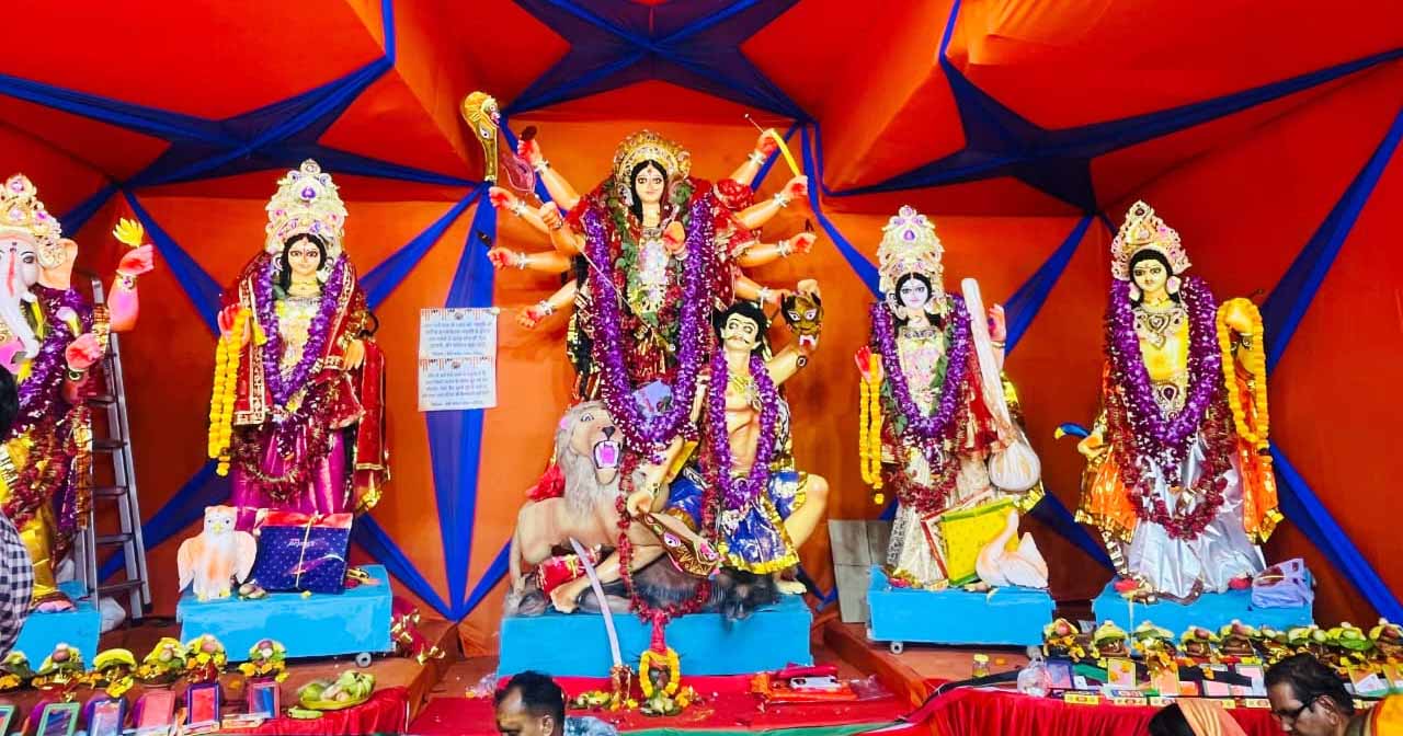 महासप्तमी पूजा के साथ किशोरगंज देवी मंडप के पंडाल का पट खुला, श्रद्धालुओं में उत्साह