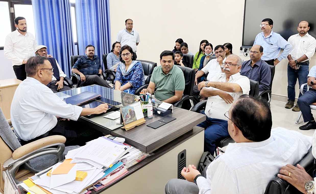 रांची : सदर अस्पताल में डॉक्टरों के साथ मारपीट पर झासा की आपात बैठक, सुरक्षा बढ़ाने की मांग