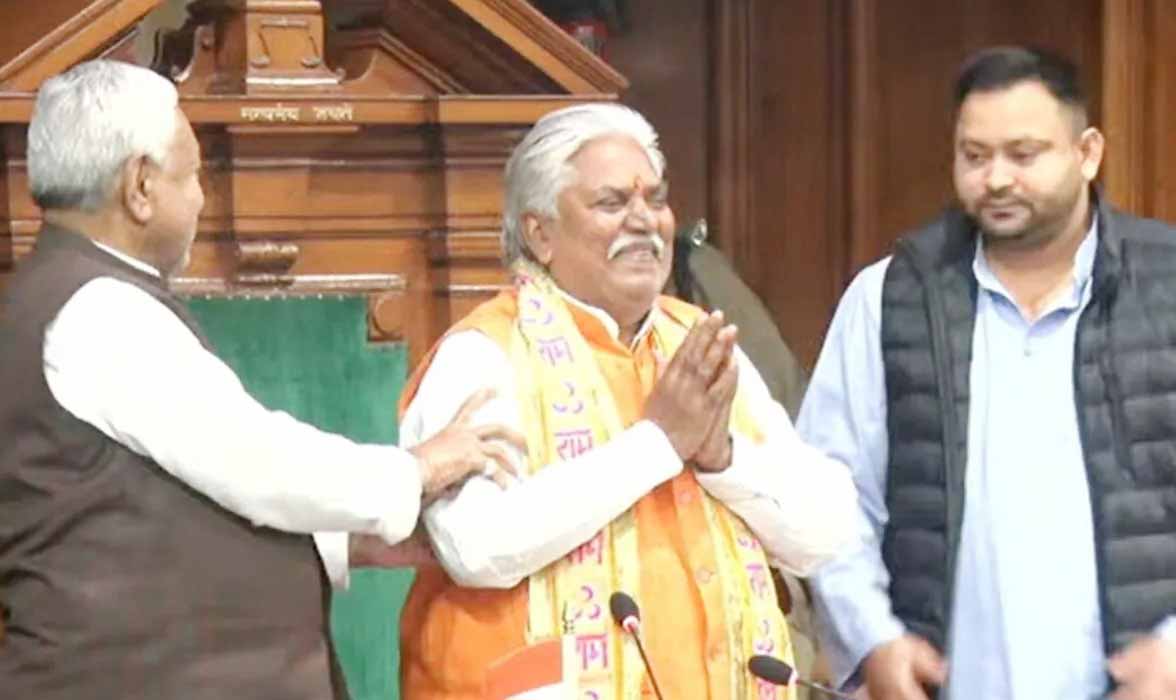 बिहार विस के निर्विरोध स्पीकर चुने गए प्रेम कुमार, नीतीश-तेजस्वी ने आसन पर बैठाया