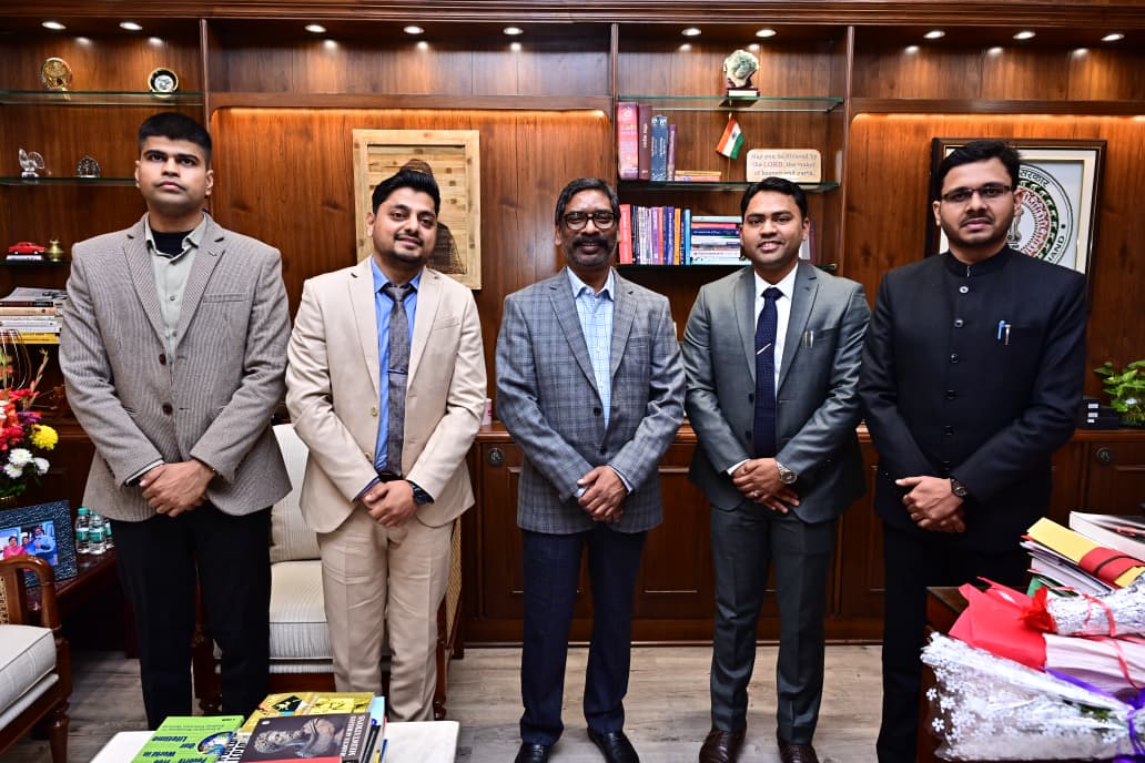 राज्य के वरीय पदाधिकारियों ने सीएम से मुलाकात कर नव वर्ष की बधाई व शुभकामनाएं दी