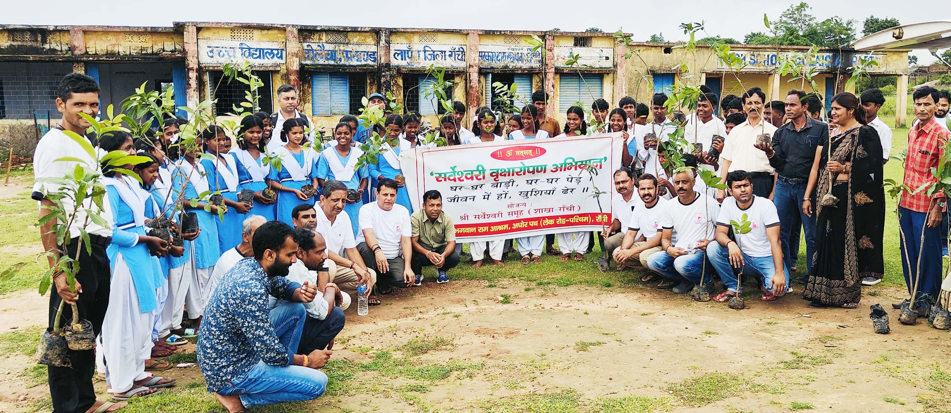 लापुंग में पौधारोपण सह वितरण कार्यक्रम का आयोजन