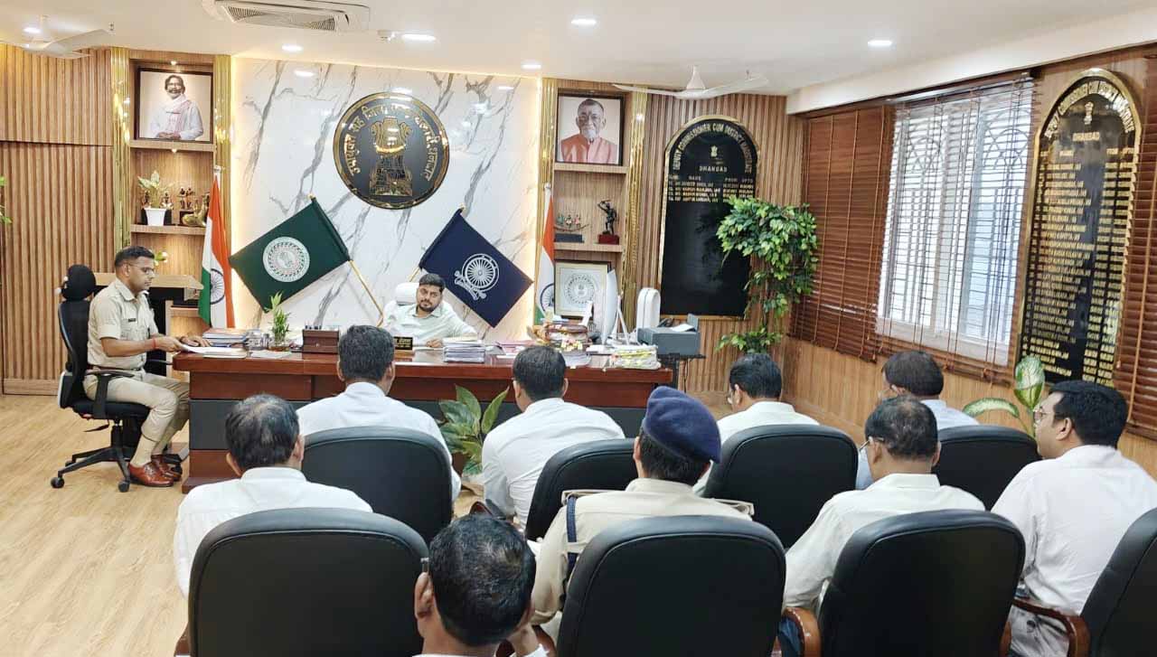 धनबाद : नगर निकाय चुनाव को लेकर DC ने की बैठक, दिए सख्त निर्देश