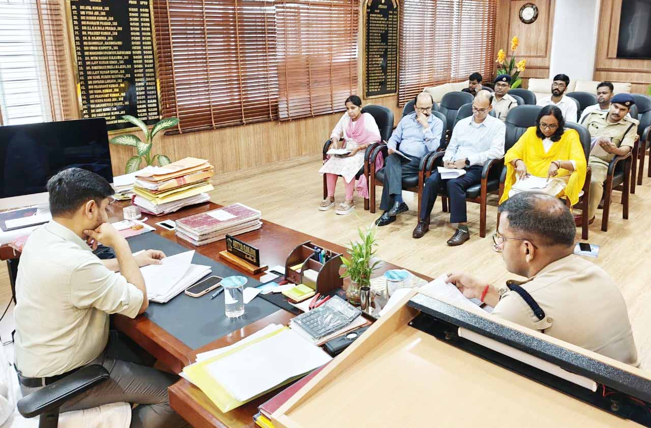 धनबाद : गृह रक्षकों के नव नामांकन प्रक्रिया में तेजी, डीसी की अध्यक्षता में हुई समीक्षा बैठक