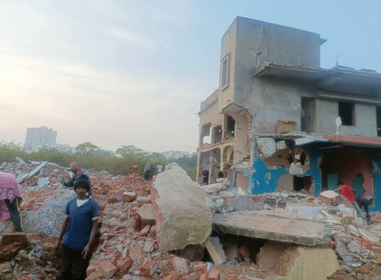 रांची: प्रशासनिक लापरवाही से उजड़े 2 आदिवासी मुहल्ले, 2 हजार से अधिक लोग बेघर