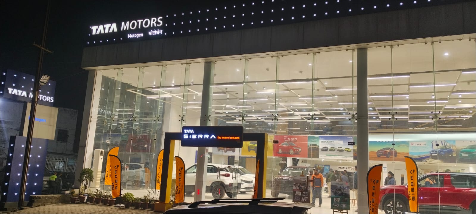 IAS विनय चौबे के करीबी विनय सिंह के मोटर एजेंसियों पर ACB का छापा