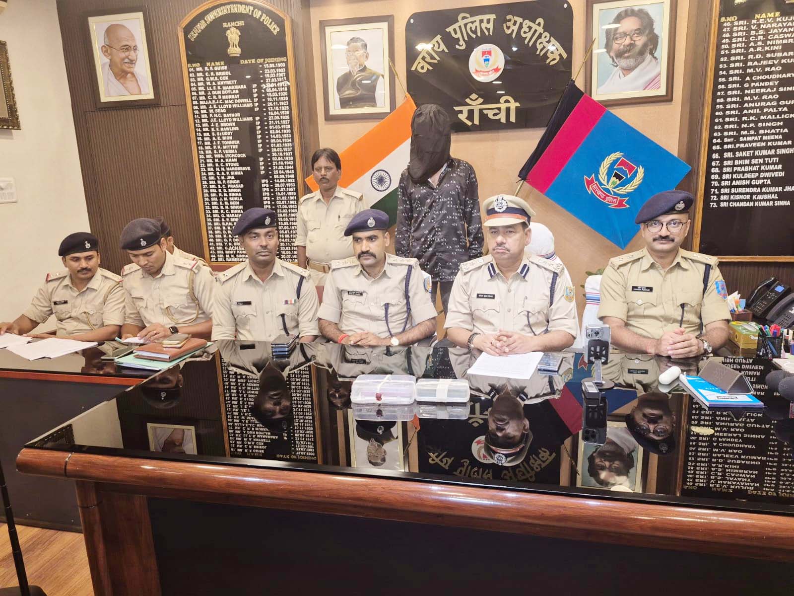 गणेश सिंह ने अमन चंद्रा को फंसाने के किए युवती पर कराया था पेट्रोल से हमला