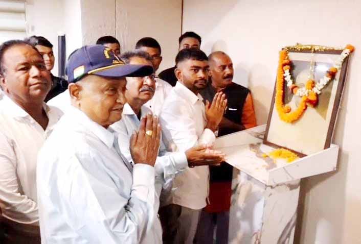 धनबाद : जयराम महतो ने सरदार पटेल की जयंती पर श्रद्धांजलि अर्पित की