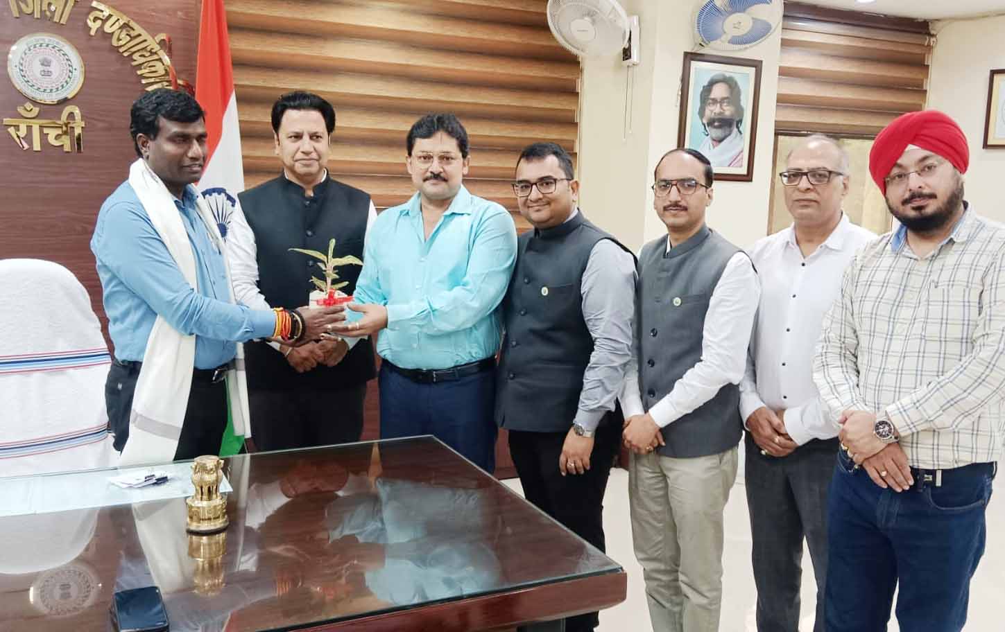 झारखंड चैंबर के पदाधिकारियों ने डीसी से की मुलाकात, व्यापारिक मुद्दों पर हुई चर्चा