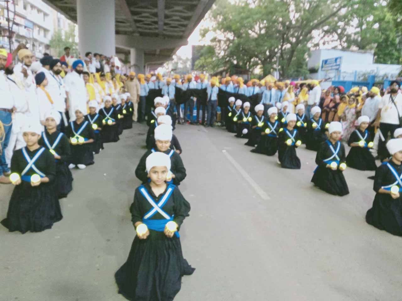 रांची : गुरु नानक देव जी के प्रकाश पर्व पर निकाला गया भव्य नगर कीर्तन