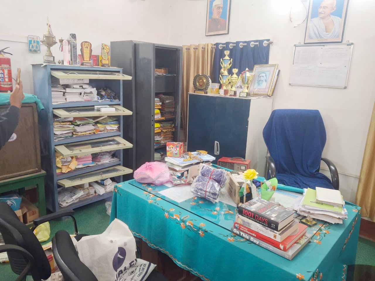 चाईबासा : स्कूल से लाखों की संपत्ति चोरी, जांच में जुटी पुलिस