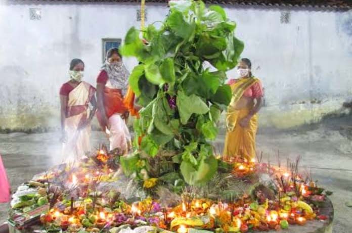 करम पर्व की धूम :  बहनों ने पूजा कर भाई की लंबी उम्र की कामना की