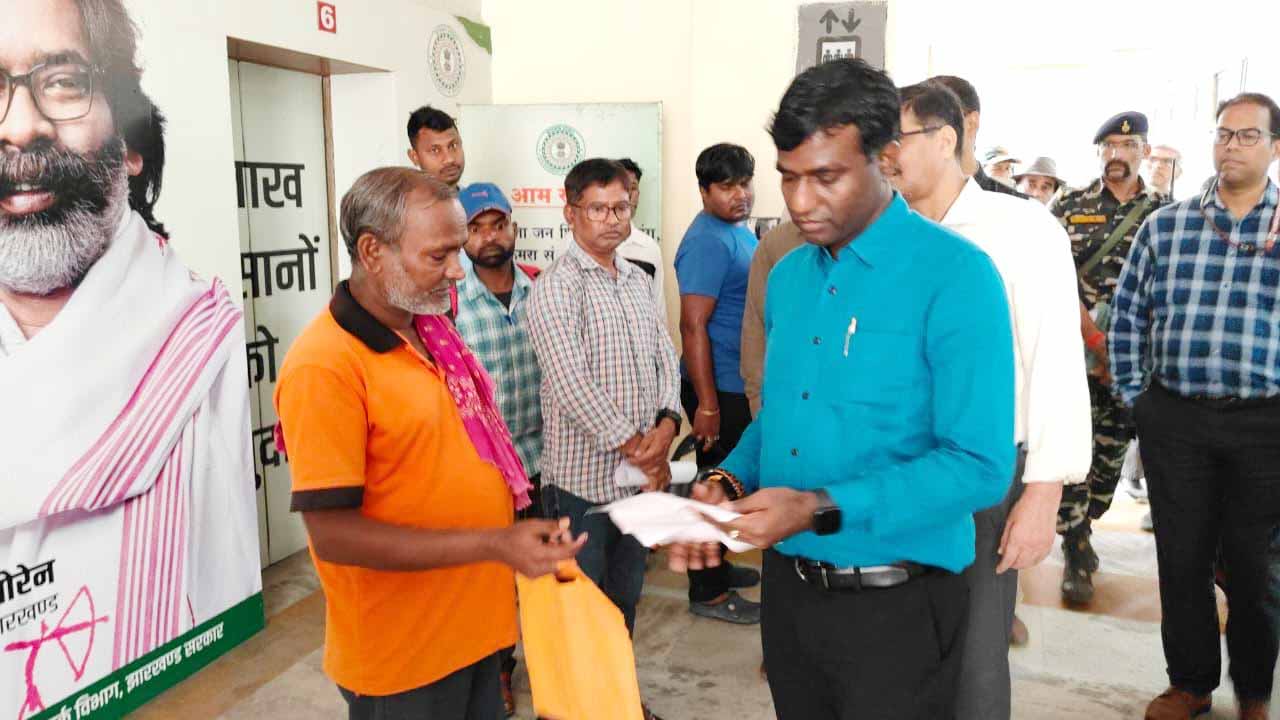 रांची : डीसी ने समाहरणालय भवन का औचक निरीक्षण किया