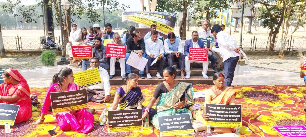 थैलेसीमिया मरीजों को संक्रमित रक्त चढ़ाने व ब्लड संकट पर उबाल, रांची में मौन प्रदर्शन