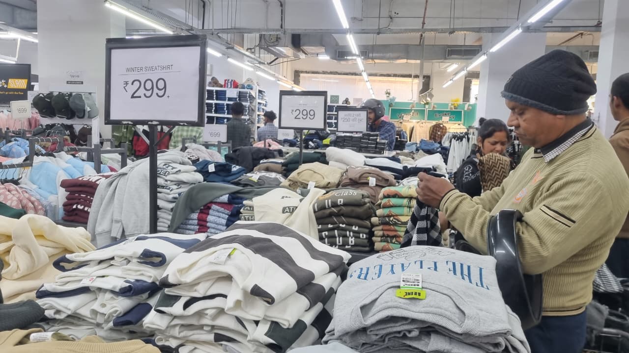 कपड़ों की बढ़ती कीमतों से बदला शॉपिंग का ट्रेंड, V-Mart-Zudio जैसी स्टोर बनी लोगों की नई पसंद