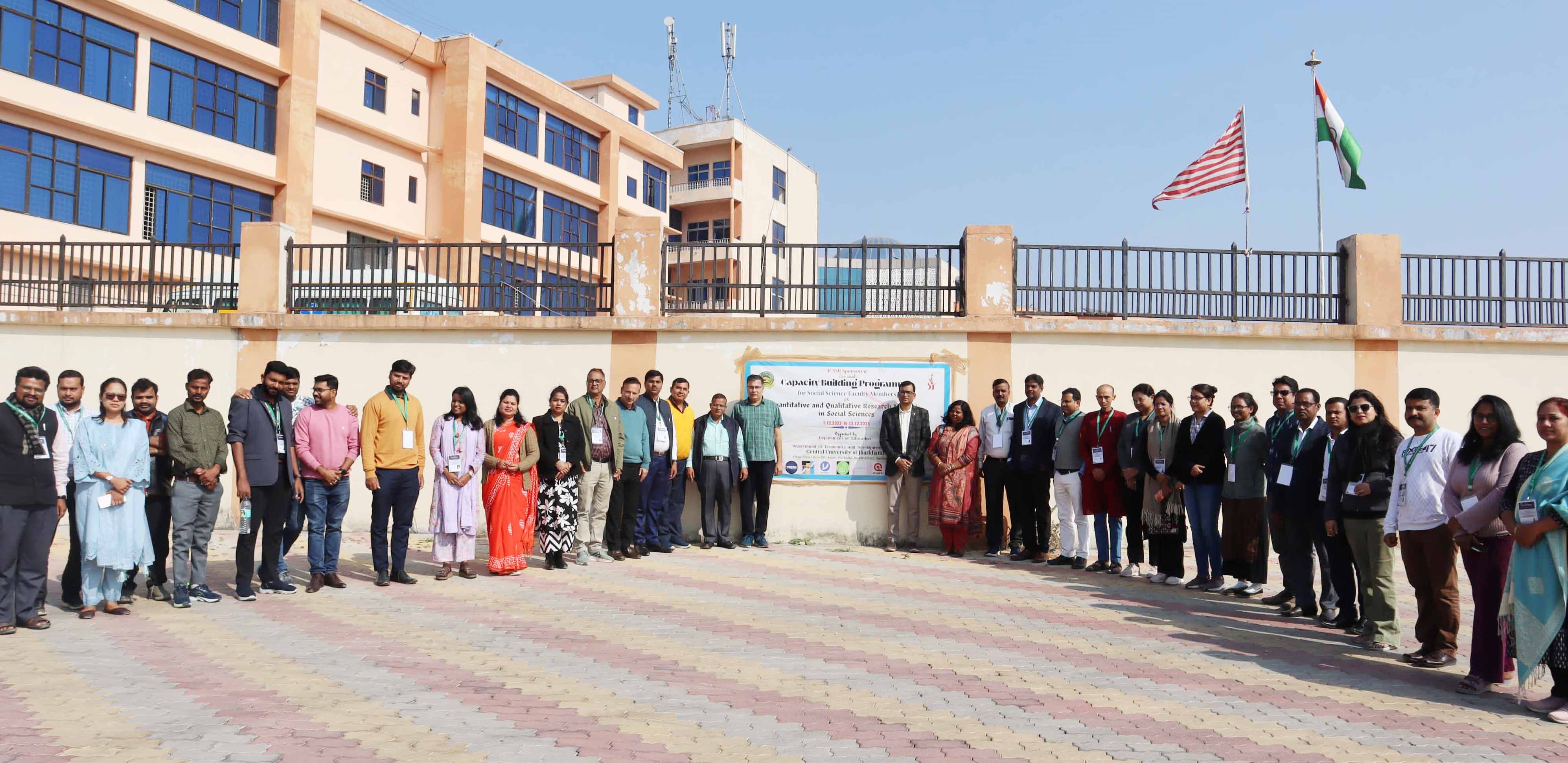 सीयूजे : क्षमता निर्माण कार्यक्रम के चौथे दिन शोध विधियों, चर व उपकरणों पर गहन विमर्श