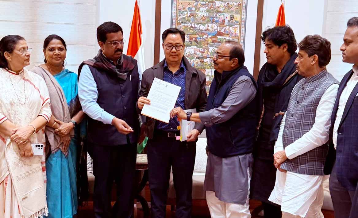 उम्मीद पोर्टल का समय बढ़ाने के लिए केंद्रीय मंत्री को सौंपा ज्ञापन