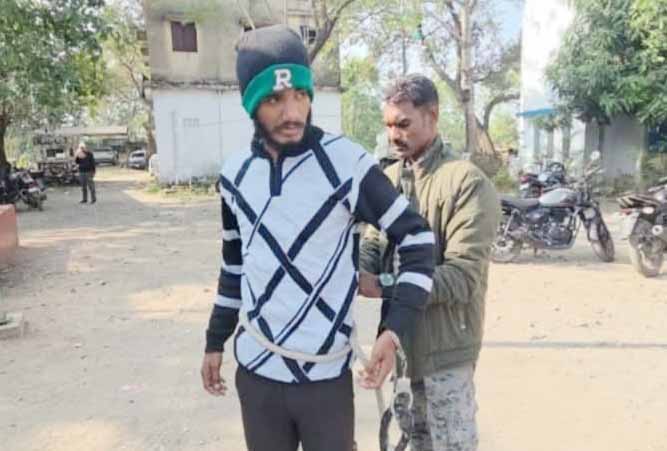 गिरिडीह : कार सिखाने के बहाने बॉडीगार्ड की पिस्टल लेकर भागा युवक, गिरफ्तार