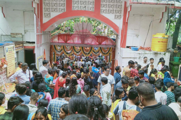 पहाड़ी मंदिर में चार लाख श्रद्धालुओं ने किया जलाभिषेक