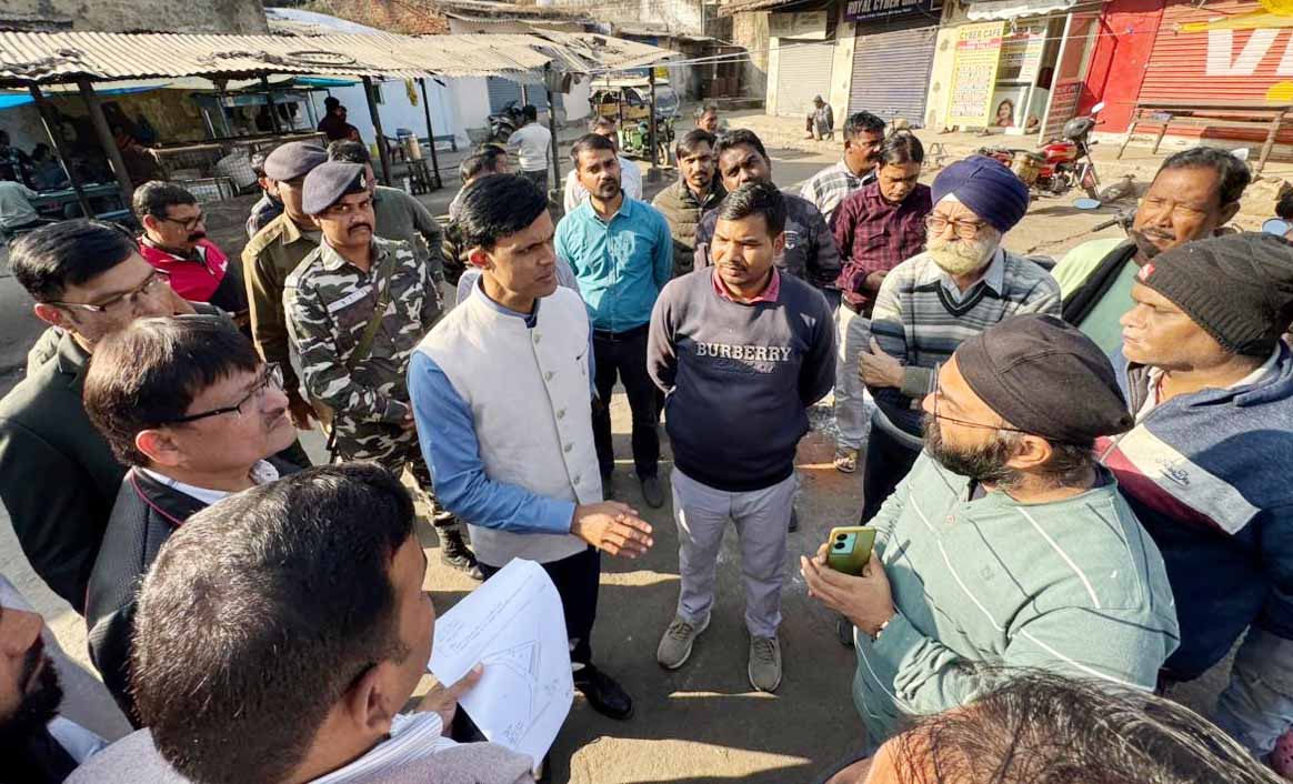 नगर निगम प्रशासक ने बहु बाजार व वार्ड 16 का किया निरीक्षण