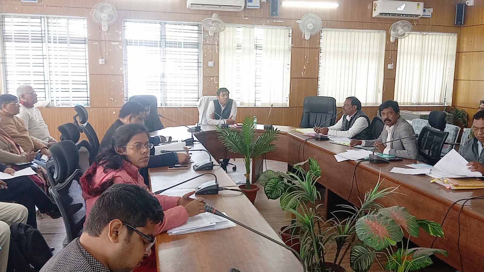 रामगढ़ : कृषि व अन्य विभागों के कार्यों की प्रगति पर हुई उच्चस्तरीय बैठक