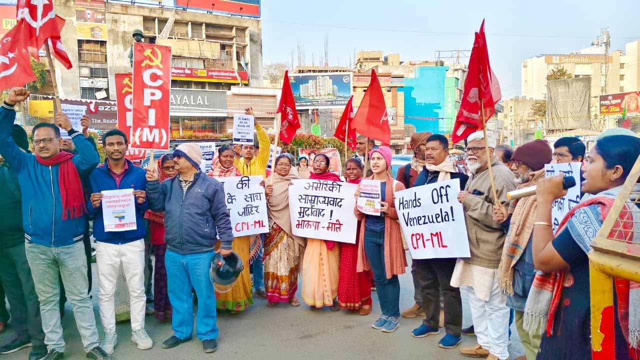 वेनेजुएला पर अमेरिकी सैन्य कार्रवाई के खिलाफ रांची में प्रदर्शन