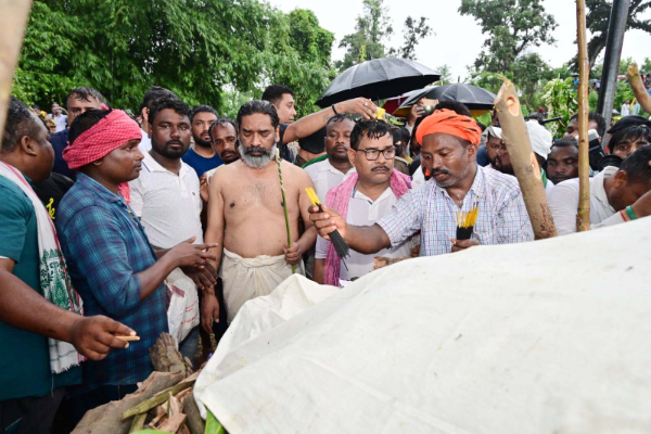 अलविदा गुरुजी :  पंचतत्व में विलीन हुए दिशोम गुरु, राजकीय सम्मान के साथ दी गई अंतिम विदाई