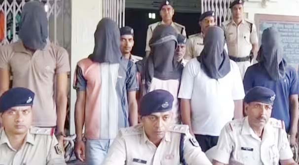 सीवान : ज्वेलर्स पर फायरिंग व रंगदारी मामले के 5 अपराधी गिरफ्तार