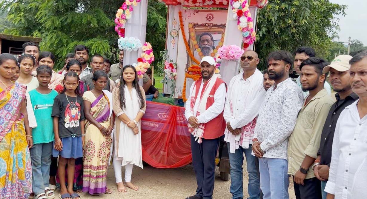 शिबू सोरेन को भारत रत्न देने की मांग को लेकर नेमरा से पदयात्रा शुरू