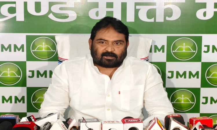 सत्ता खोने के बाद झूठ व अफवाहों के सहारे राजनीति कर रही है भाजपा: विनोद पांडेय