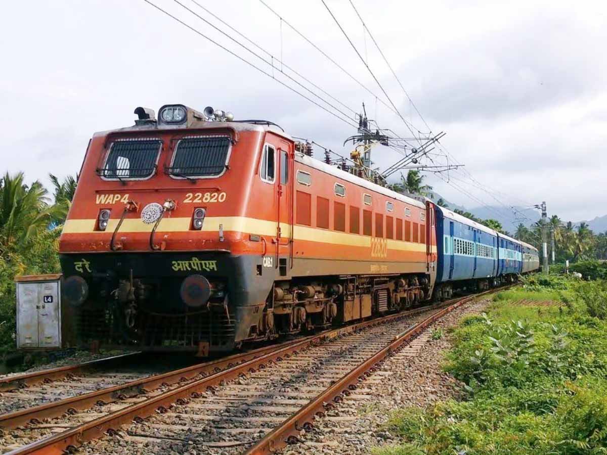 फ्लाइट कैंसिलेशन के बीच रांची–दिल्ली की सभी ट्रेनें फुल, यात्रियों की बढ़ी परेशानी