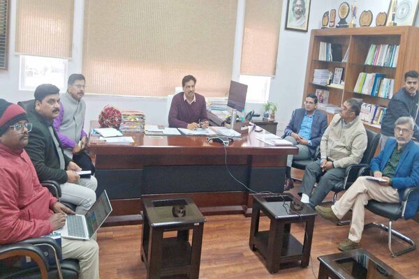 मुख्यमंत्री स्वास्थ्य योजनाओं पर सख्ती, झारखंड में कम खर्च वाले जिलों को शोकॉज नोटिस