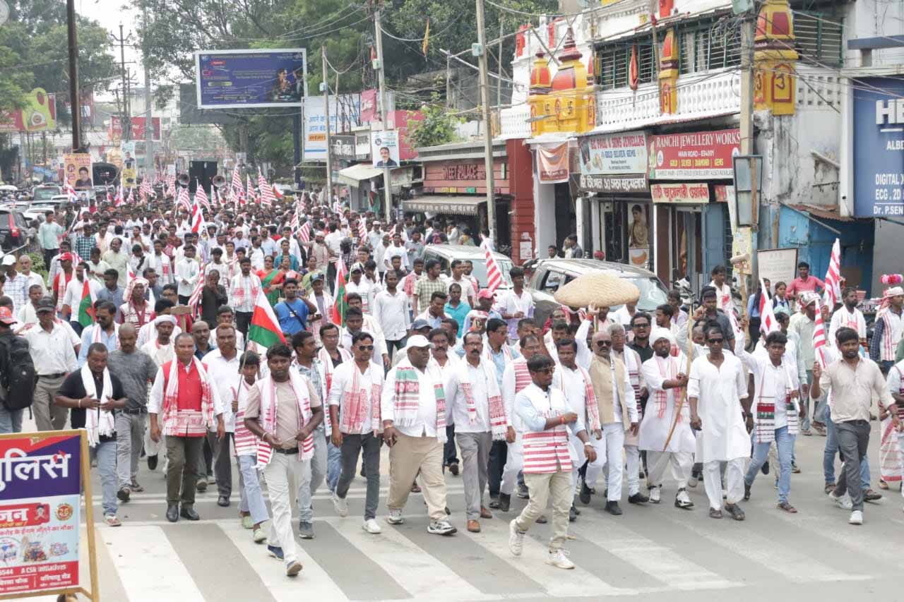 आदिवासी संगठनों में फूट के बीच गरमाई सियासत, कुड़मी को ST में शामिल करने के विरोध में अब दो रैलियां आमने-सामने