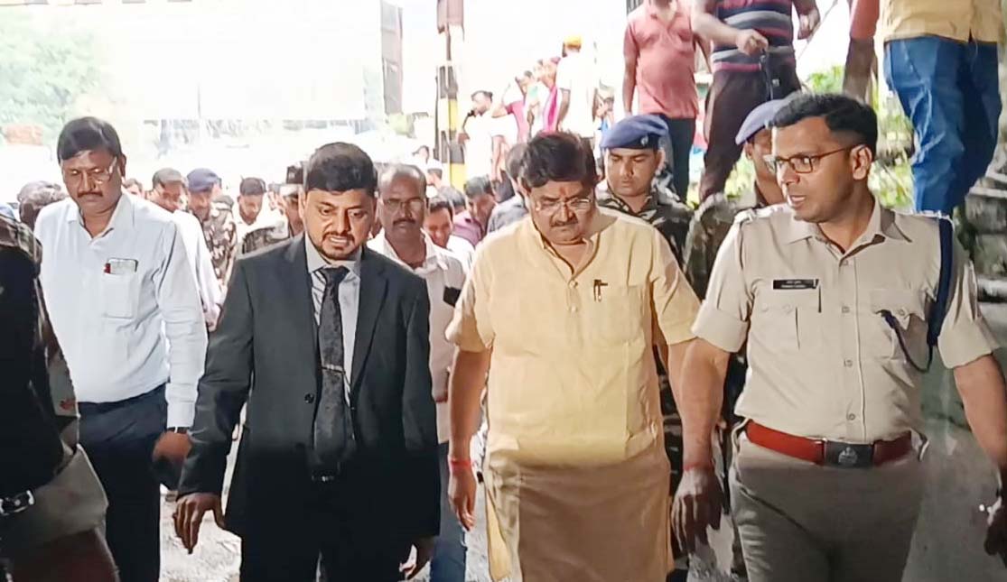 धनबाद : डीसी-एसएसपी ने गया पुल का किया निरीक्षण