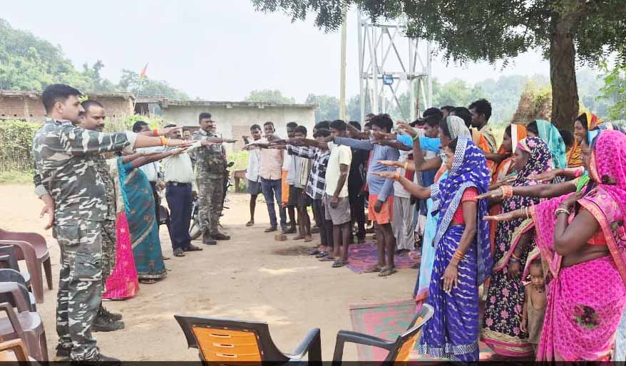 लातेहार पुलिस की पहल: ग्रामीणों ने अफीम की खेती न करने की ली शपथ