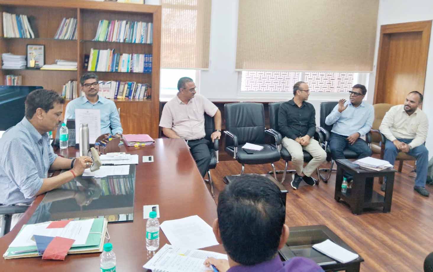 एम्बुलेंस सेवा में लापरवाही पर सख्त हुए अपर मुख्य सचिव, कंपनी को सुधार के निर्देश