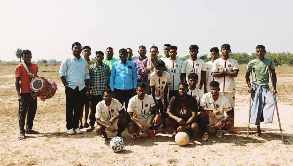 बहरागोड़ा : भाजपा नेता ने खेडुआ पंचायत में फुटबॉल प्रतियोगिता का किया उद्घाटन