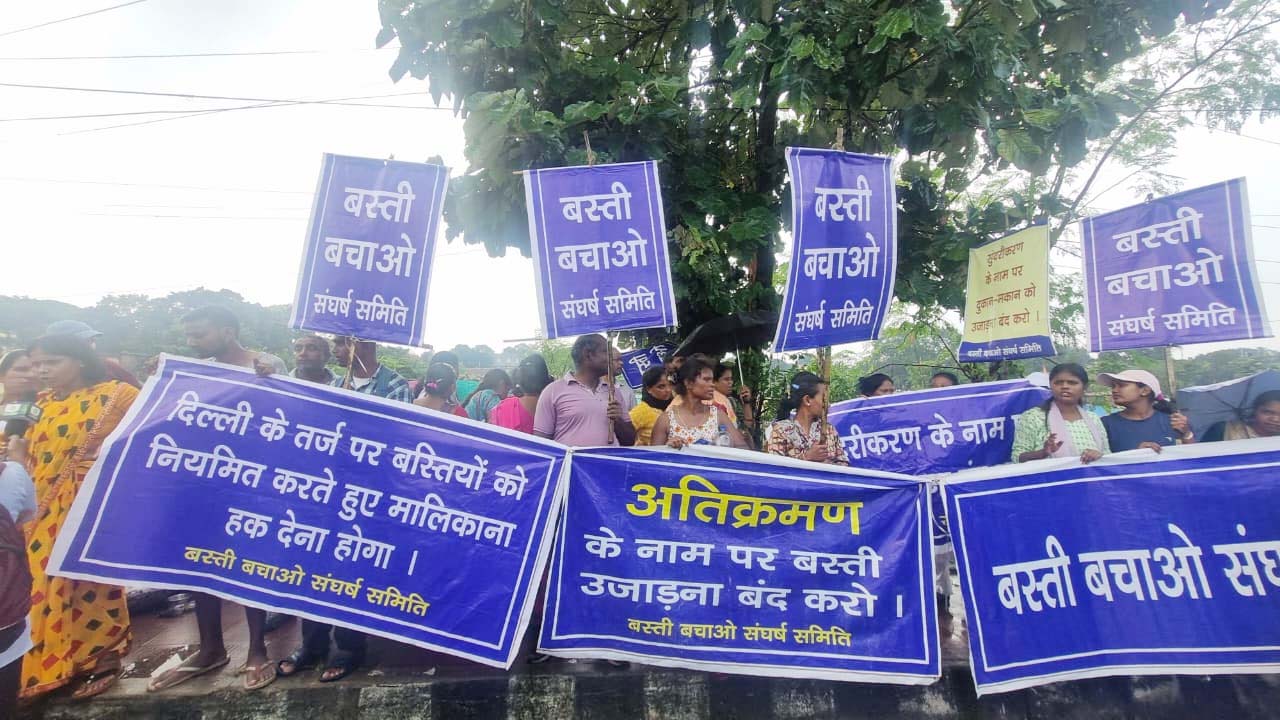 सरकार से बेबस बस्तीवालों का सवाल, क्या झारखंड में गरीबों के लिए जगह नहीं?