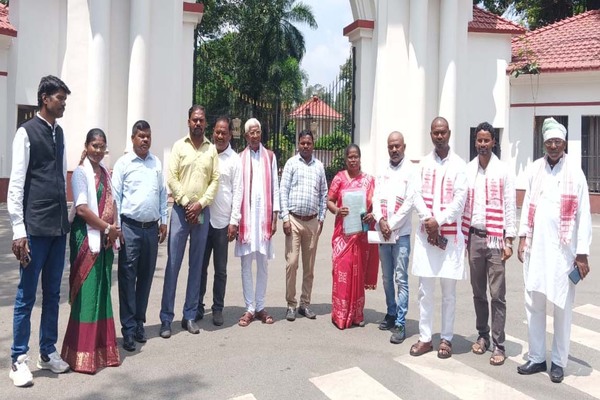 सूर्या हांसदा हत्याकांड : आदिवासी संगठनों ने राज्यपाल को सौंपा ज्ञापन