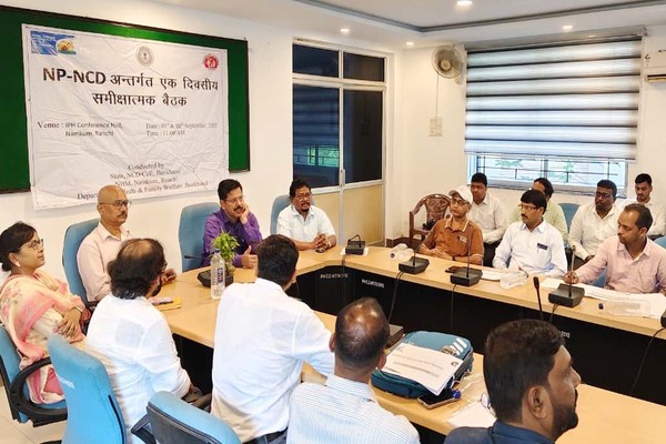 आभा कार्ड बनवाने पर जोर, NCD कार्यक्रम की धीमी प्रगति पर नाराजगी