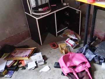 गिरिडीह के बिरनी में डकैती: CSC संचालक के घर से रिवाल्वर दिखाकर लाखों की संपत्ति लूटी