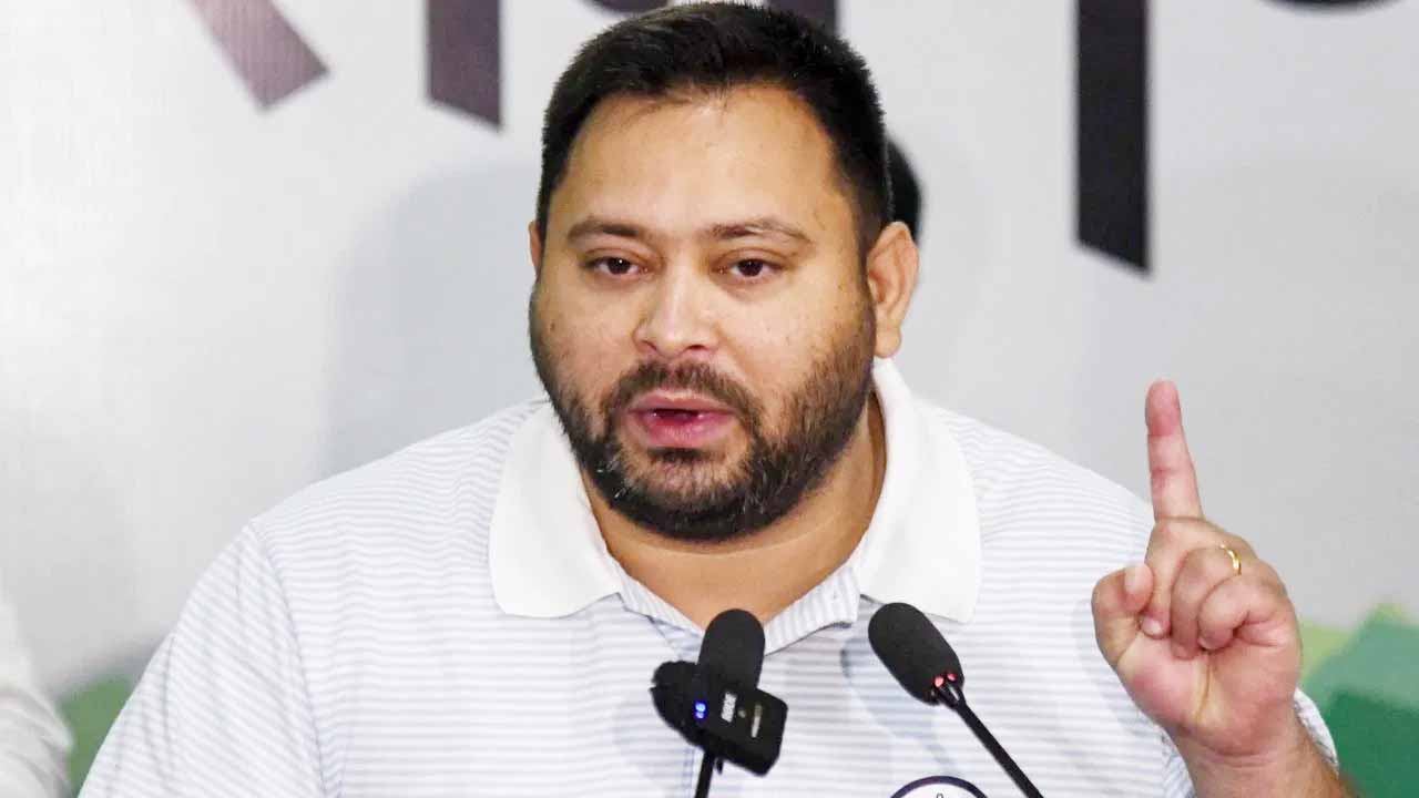 चुनाव से पहले तेजस्वी का ऐलान, हर परिवार को देंगे एक सरकारी नौकरी
