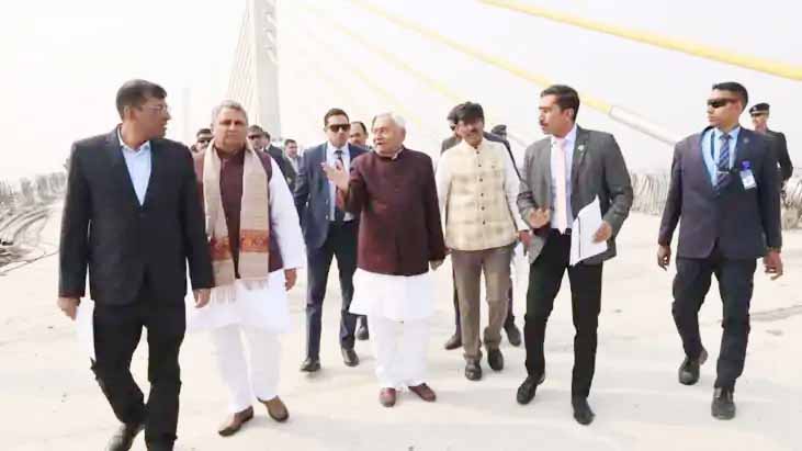 पटना: CM नीतीश ने सिक्स लेन पुल परियोजना का किया निरीक्षण, कार्य तेजी से करने के निर्देश