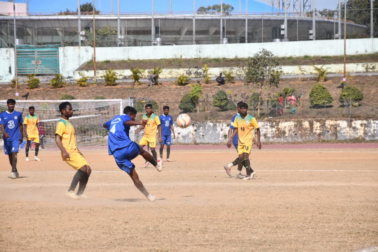 पूर्वी क्षेत्र अंतर विवि फुटबॉल प्रतियोगिता: कई टीमों ने दर्ज की शानदार जीत