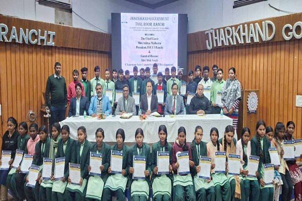 रांची : टाटीसिलवे टूल रूम के प्रशिक्षण कार्यक्रम में सफल  विद्यार्थियों को मिला प्रमाण पत्र