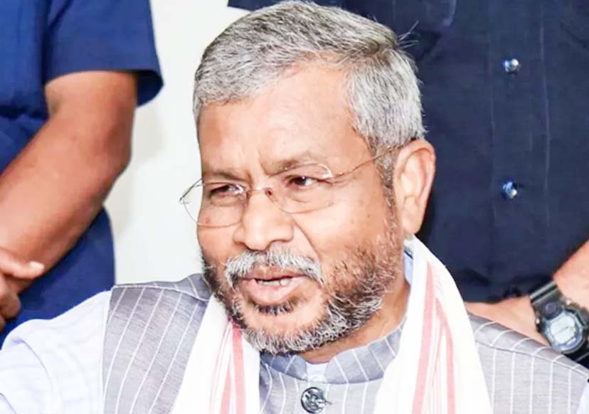 आस्था के अधिकार पर भी हो रही है राजनीति : बाबूलाल