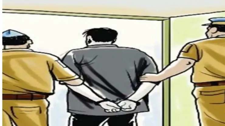 बेगूसराय : निगरानी की टीम ने सीओ व डाटा एंट्री ऑपरेटर को घूस लेते पकड़ा