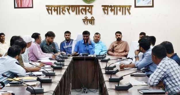 रांची डीसी ने विकास योजनाओं व दुर्गा पूजा की तैयारी पर की बैठक