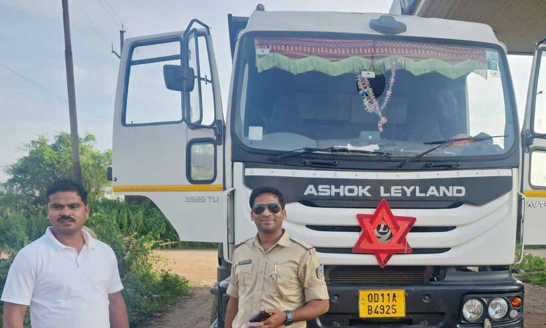 बहरागोड़ा में अवैध गिट्टी लदा हाइवा जब्त, आगे की कार्रवाई जारी