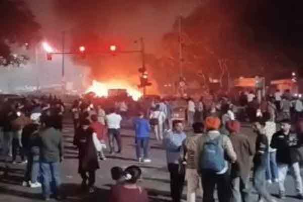 दिल्ली में लाल किले के पास कार में भीषण धमाका,   10 लोगों  की मौत,  पीएम मोदी ने अमित शाह से बात की