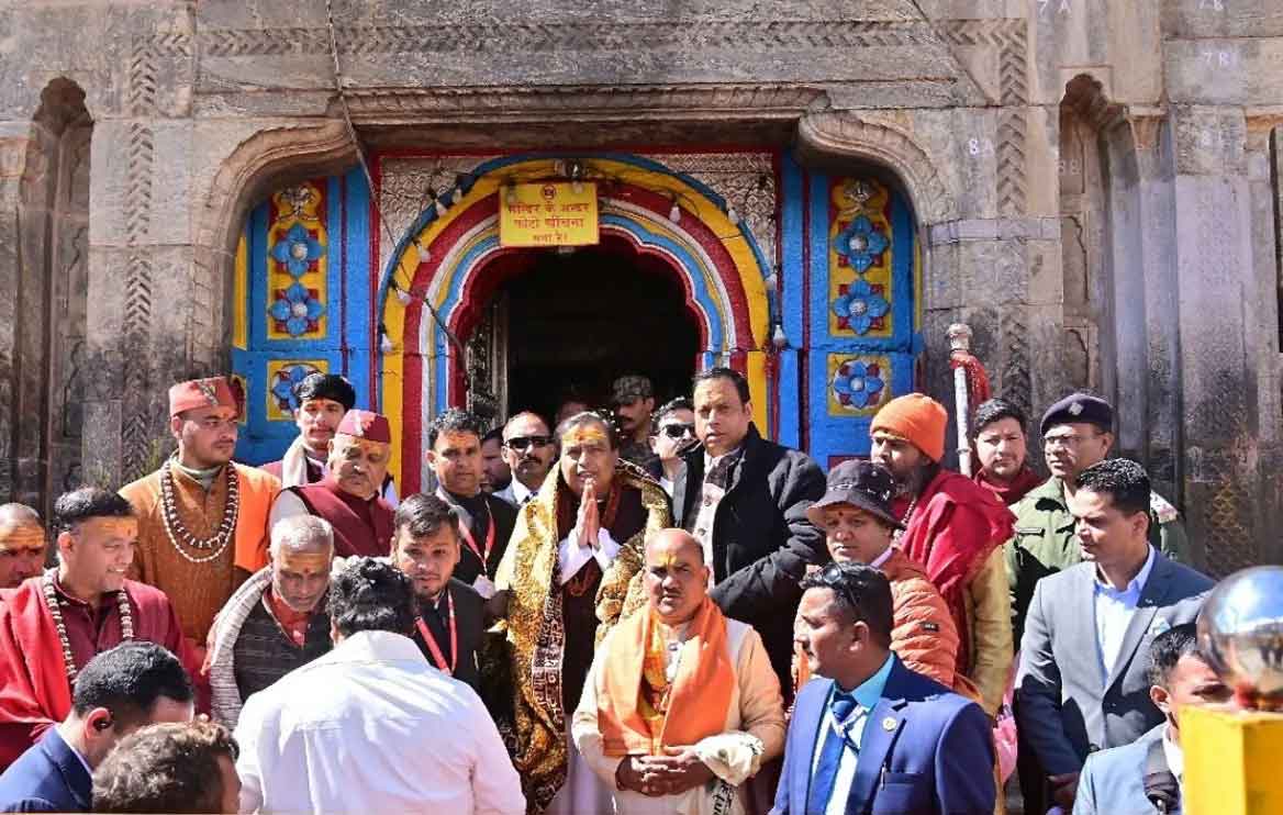 मुकेश अंबानी ने बद्रीनाथ-केदारनाथ धाम में विधि विधान से दर्शन-पूजन किया, 10 करोड़ का दान किया